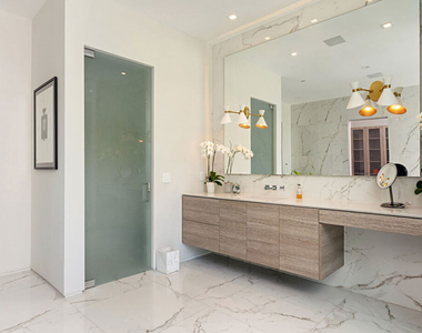 9570 Sunset Boulevard - Photo Thumbnail 19