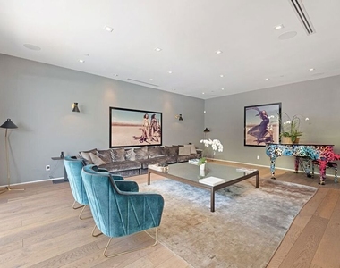 9570 Sunset Boulevard - Photo Thumbnail 13