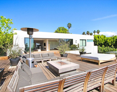 9570 Sunset Boulevard - Photo Thumbnail 39