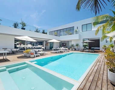 9570 Sunset Boulevard - Photo Thumbnail 43