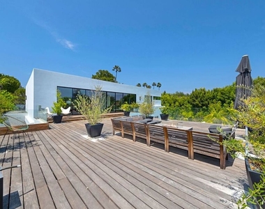 9570 Sunset Boulevard - Photo Thumbnail 24
