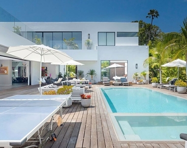 9570 Sunset Boulevard - Photo Thumbnail 42