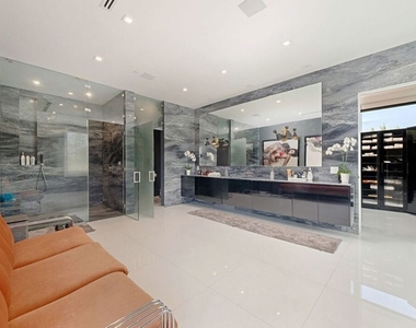 9570 Sunset Boulevard - Photo Thumbnail 20
