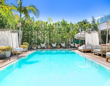 9570 Sunset Boulevard - Photo Thumbnail 36