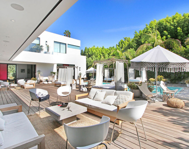 9570 Sunset Boulevard - Photo Thumbnail 33
