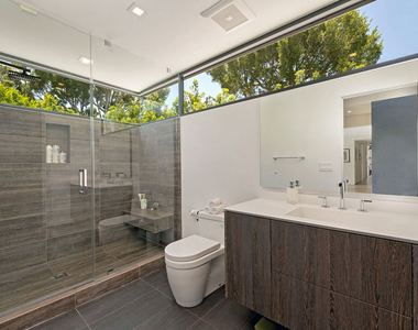 9570 Sunset Boulevard - Photo Thumbnail 27