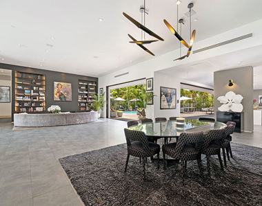 9570 Sunset Boulevard - Photo Thumbnail 6