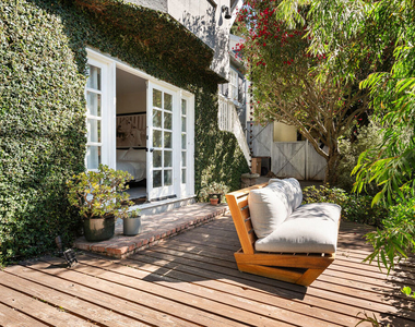 8926 Wonderland Avenue - Photo Thumbnail 16