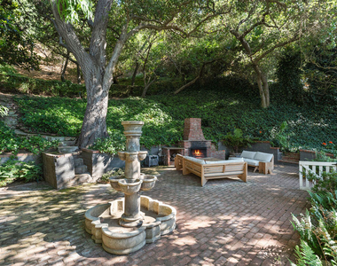 8926 Wonderland Avenue - Photo Thumbnail 22