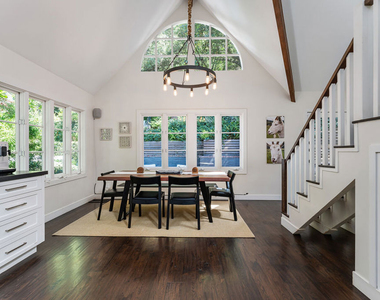 8926 Wonderland Avenue - Photo Thumbnail 4