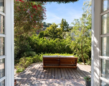 8926 Wonderland Avenue - Photo Thumbnail 15