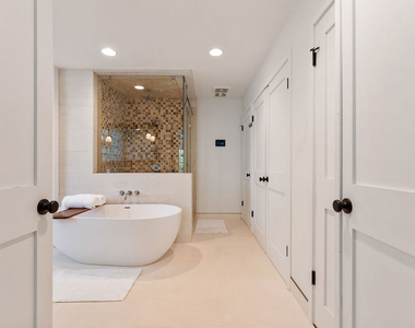 8926 Wonderland Avenue - Photo Thumbnail 13