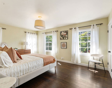 8926 Wonderland Avenue - Photo Thumbnail 7