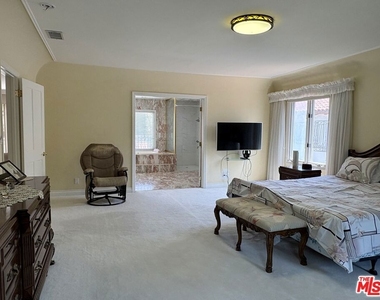 414 N Las Palmas Avenue - Photo Thumbnail 36