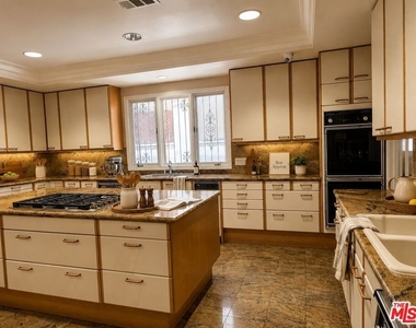 414 N Las Palmas Avenue - Photo Thumbnail 14