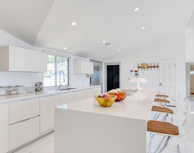 11001 Wrightwood Place - Photo Thumbnail 12