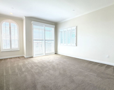 956 S Wilton Place - Photo Thumbnail 6