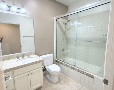 956 S Wilton Place - Photo Thumbnail 17