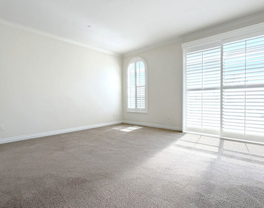956 S Wilton Place - Photo Thumbnail 11