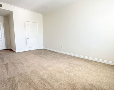 956 S Wilton Place - Photo Thumbnail 16
