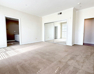 956 S Wilton Place - Photo Thumbnail 12