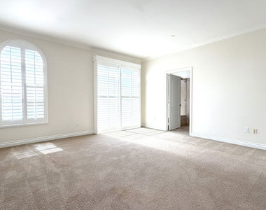 956 S Wilton Place - Photo Thumbnail 10