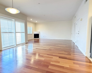 956 S Wilton Place - Photo Thumbnail 3