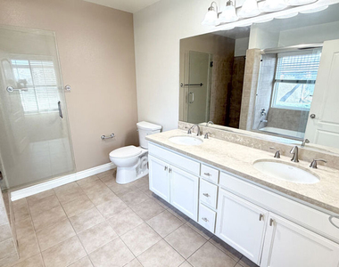 956 S Wilton Place - Photo Thumbnail 8