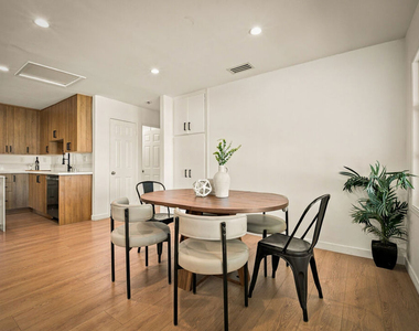6251 Alcove Avenue - Photo Thumbnail 14