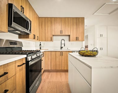 6251 Alcove Avenue - Photo Thumbnail 13