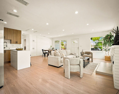 6251 Alcove Avenue - Photo Thumbnail 6