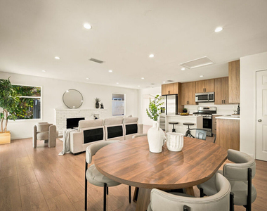 6251 Alcove Avenue - Photo Thumbnail 17