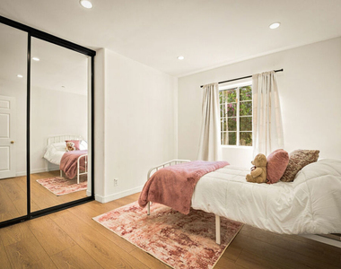 6251 Alcove Avenue - Photo Thumbnail 27