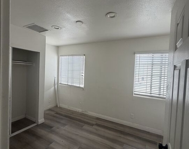 626 E San Antonio Drive - Photo Thumbnail 6