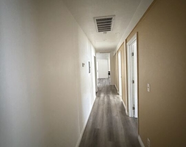 626 E San Antonio Drive - Photo Thumbnail 4
