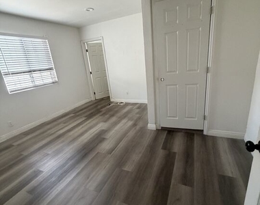 626 E San Antonio Drive - Photo Thumbnail 1