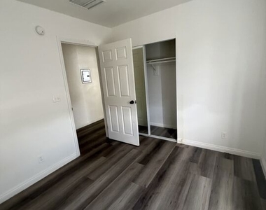 626 E San Antonio Drive - Photo Thumbnail 5
