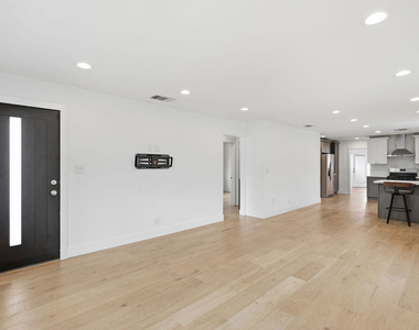 4221 W 166th Street - Photo Thumbnail 2