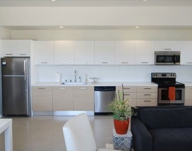 1107 Venice - Photo Thumbnail 2