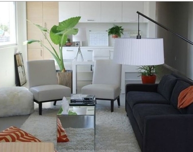 1107 Venice - Photo Thumbnail 5