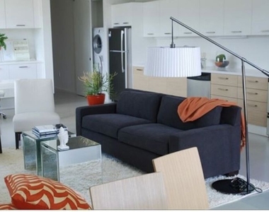 1107 Venice - Photo Thumbnail 6