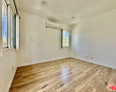 402 Pacific Street - Photo Thumbnail 2