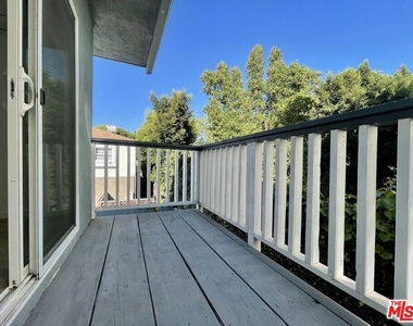 402 Pacific Street - Photo Thumbnail 5