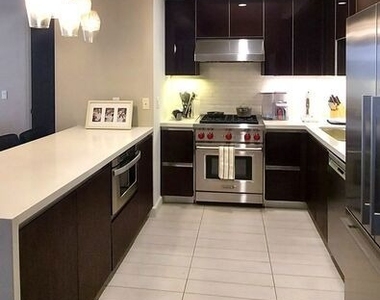 441 S Barrington Avenue - Photo Thumbnail 7