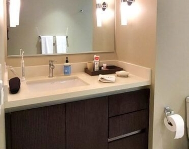 441 S Barrington Avenue - Photo Thumbnail 16