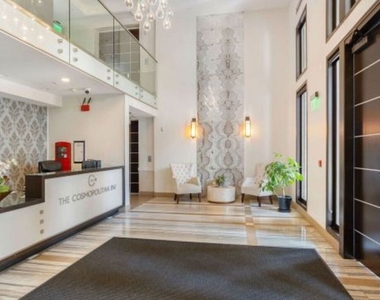 441 S Barrington Avenue - Photo Thumbnail 1