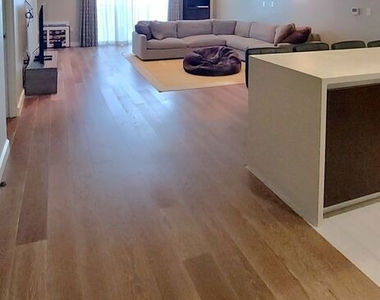 441 S Barrington Avenue - Photo Thumbnail 4