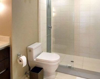 441 S Barrington Avenue - Photo Thumbnail 15