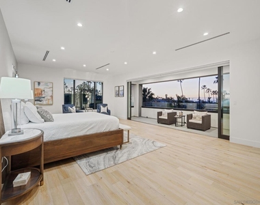 4386 Newport Ave - Photo Thumbnail 6