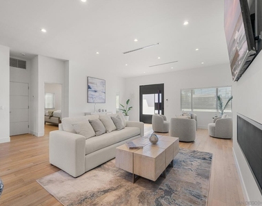 4386 Newport Ave - Photo Thumbnail 4